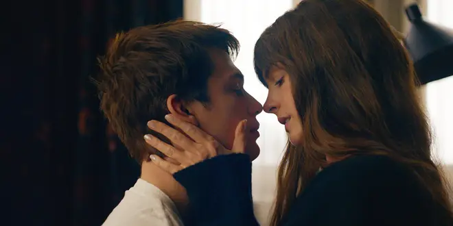 Nicholas Galitzine joue aux côtés d'Anne Hathaway dans 