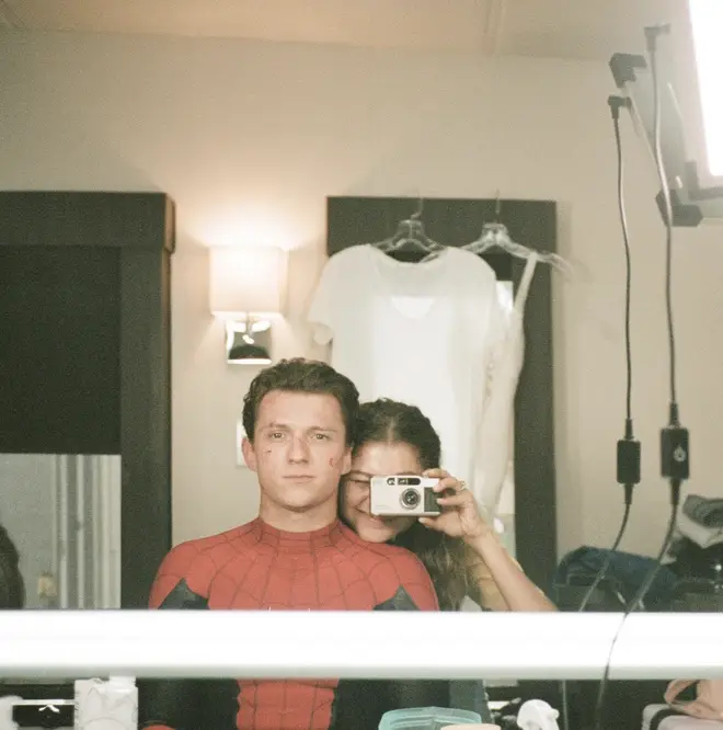 Tom Holland et Zendaya sont-ils toujours ensemble ? 5 Tom et Zendaya ont lancé leur relation avec une publication Insta