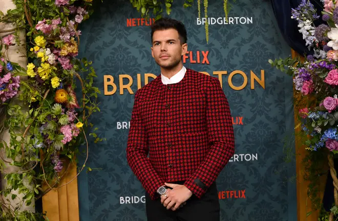 Les fans de Bridgerton veulent savoir si Luke Newton est célibataire