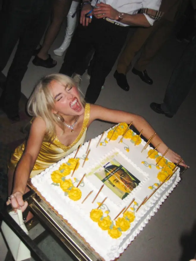 À l'intérieur de la fête du 25e anniversaire de Sabrina Carpenter organisée par Barry Keoghan 4 Sabrina Carpenter a fêté son anniversaire à Brooklyn
