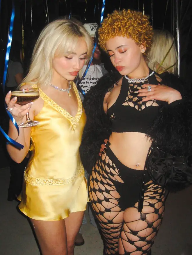 À l'intérieur de la fête du 25e anniversaire de Sabrina Carpenter organisée par Barry Keoghan 6 Ice Spice était à la fête du 25e anniversaire de Sabrina Carpenter