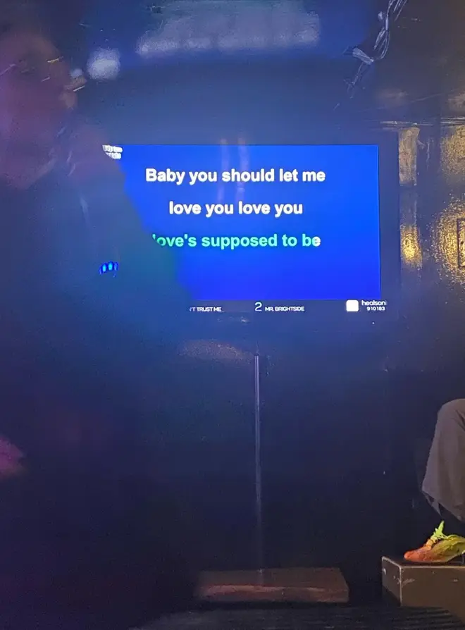 À l'intérieur de la fête du 25e anniversaire de Sabrina Carpenter organisée par Barry Keoghan 5 Sabrina Carpenter a partagé quelques moments BTS de sa fête