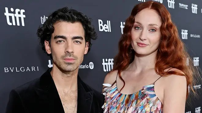Sophie Turner qualifie Taylor Swift de « héros » pour l'avoir soutenue lors du divorce de Joe Jonas 5 Sophie Turner et Joe Jonas se sont séparés