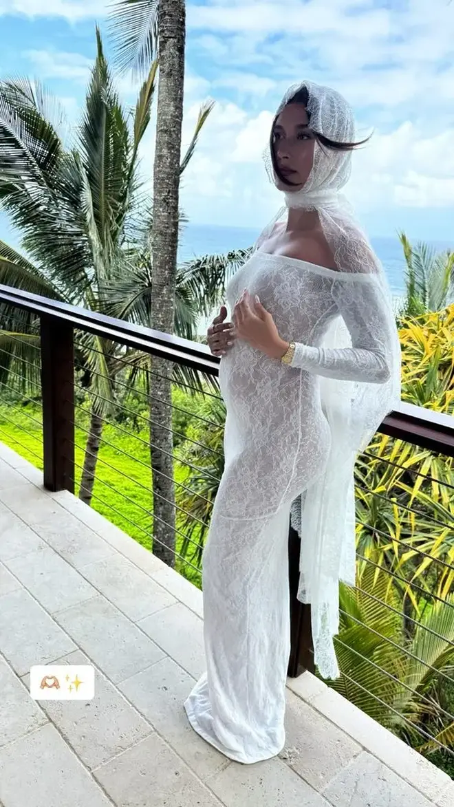 Toutes les photos du baby bump de Hailey Bieber jusqu'à présent 6 Hailey a partagé un aperçu des coulisses de l'annonce de la grossesse