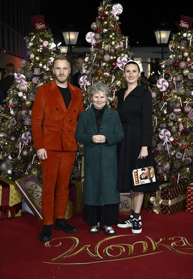 Quels acteurs de Bridgerton sortent ensemble dans la vraie vie ? Toutes les rumeurs de relations 5 Bridgerton met en vedette Sam Phillips et Bessie Carter avec sa mère Imelda Staunton à la première de Wonka