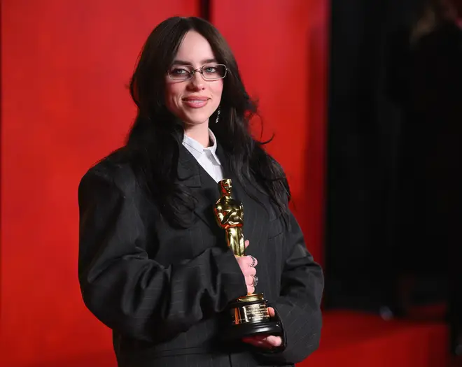 Billie Eilish utilise les paroles de « Skinny » pour répondre aux commentaires sur son poids 5 Billie Eilish chante sa perception de soi dans