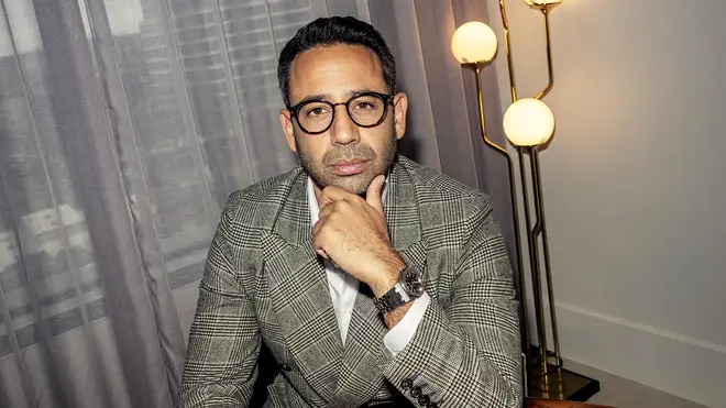 Daniel Daggers est la star de Buying London sur Netflix