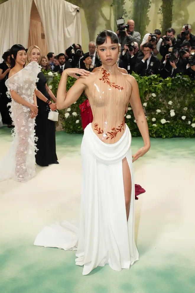 La première tenue de Harry Styles après la rupture fait un clin d'œil à son ex-petite amie Taylor Russell 5 Taylor Russell en Loewe au Met Gala