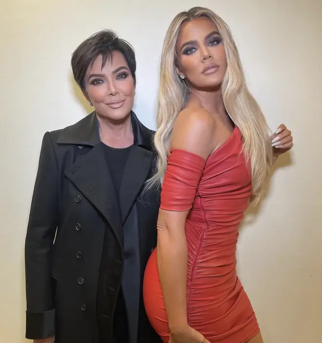 Quel âge ont les Kardashian ? Âges et anniversaires de Kim, Khloe et Kourtney 5 Kris Jenner et sa fille Khloe Kardashian défient le processus de vieillissement