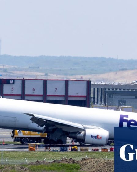 Avion cargo de Boeing forcé de se poser à Istanbul sans train d'atterrissage avant 62 Avion cargo de Boeing forcé de se poser à Istanbul sans train d'atterrissage avant - 61