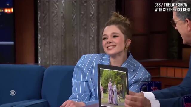 Claudia Jessie de Bridgerton explique pourquoi Eloise porte des manchons dans la saison 3 d'été... - 5