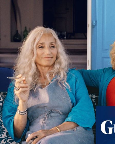 Critique: Deux billets pour la Grèce - une comédie insupportable qui n'arrive pas à la cheville de Shirley Valentine | Film 2 Critique: Deux billets pour la Grèce - une comédie insupportable qui n'arrive pas à la cheville de Shirley Valentine | Film - 1