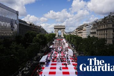 Des milliers de Parisiens se réunissent pour un pique-nique gratuit sur les Champs-Élysées<br />
<br />
Ce week-end, la célèbre avenue des Champs-Élysées a été le théâtre d'un événement inhabituel alors que des milliers de Parisiens ont participé à un pique-nique géant et gratuit. Une initiative originale qui a rassemblé des familles, des amis et des curieux venus profiter du beau temps et de la convivialité.<br />
<br />
Points importants de l'article:<br />
- Des milliers de Parisiens se sont retrouvés pour un pique-nique gratuit sur les Champs-Élysées<br />
- L'événement a attiré un public diversifié, composé de familles, d'amis et de curieux<br />
- Une ambiance conviviale et festive régnait sur l'avenue emblématique de Paris - 5