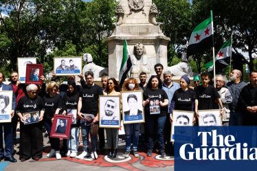 <br />
<br /> <h1>Enfants et personnes âgées torturés dans une prison militaire en Syrie, révèle un tribunal de Paris</h1><br />
<br /> <p>Un tribunal de Paris a révélé que des enfants et des personnes âgées ont été torturés dans une prison militaire en Syrie. Les horreurs perpétrées dans cet établissement ont choqué la communauté internationale.</p><br />
<br /> <h2>Points importants:</h2><br /> <ul><br /> <li>Les tortures ont eu lieu dans une prison militaire en Syrie</li><br /> <li>Des enfants et des personnes âgées ont été victimes de ces actes barbares</li><br /> <li>Le tribunal de Paris a dévoilé ces horreurs</li><br /> <li>La communauté internationale est indignée</li><br /> </ul><br />
<br /> - 3