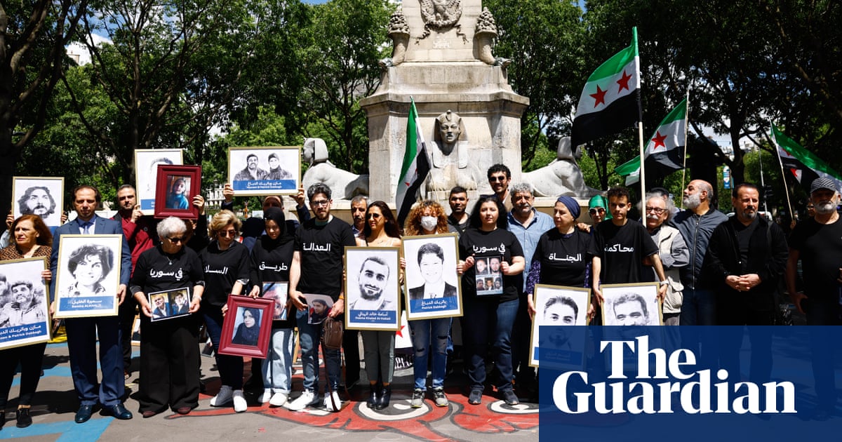 <br />
<br /> <h1>Enfants et personnes âgées torturés dans une prison militaire en Syrie, révèle un tribunal de Paris</h1><br />
<br /> <p>Un tribunal de Paris a révélé que des enfants et des personnes âgées ont été torturés dans une prison militaire en Syrie. Les horreurs perpétrées dans cet établissement ont choqué la communauté internationale.</p><br />
<br /> <h2>Points importants:</h2><br /> <ul><br /> <li>Les tortures ont eu lieu dans une prison militaire en Syrie</li><br /> <li>Des enfants et des personnes âgées ont été victimes de ces actes barbares</li><br /> <li>Le tribunal de Paris a dévoilé ces horreurs</li><br /> <li>La communauté internationale est indignée</li><br /> </ul><br />
<br /> 2 <br />
<br /> <h1>Enfants et personnes âgées torturés dans une prison militaire en Syrie, révèle un tribunal de Paris</h1><br />
<br /> <p>Un tribunal de Paris a révélé que des enfants et des personnes âgées ont été torturés dans une prison militaire en Syrie. Les horreurs perpétrées dans cet établissement ont choqué la communauté internationale.</p><br />
<br /> <h2>Points importants:</h2><br /> <ul><br /> <li>Les tortures ont eu lieu dans une prison militaire en Syrie</li><br /> <li>Des enfants et des personnes âgées ont été victimes de ces actes barbares</li><br /> <li>Le tribunal de Paris a dévoilé ces horreurs</li><br /> <li>La communauté internationale est indignée</li><br /> </ul><br />
<br /> - 1