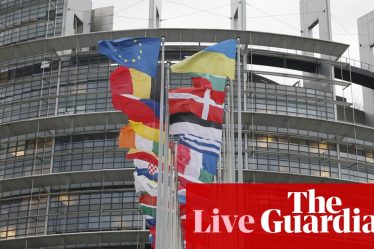 <title>Enquête de la police au Parlement européen sur une possible interférence russe : Suivez les dernières nouvelles de la guerre Russie-Ukraine en direct !</title><br />
<br />
La tension monte au Parlement européen alors que la police mène une enquête sur une éventuelle interférence russe. Cette affaire s'inscrit dans le contexte de la guerre en cours entre la Russie et l'Ukraine. Suivez en direct les derniers développements de cette situation tendue.<br />
<br />
Points importants de l'article :<br />
- Enquête de la police au Parlement européen<br />
- Possible interférence russe<br />
- Guerre en cours entre la Russie et l'Ukraine - 4