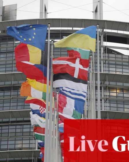 <title>Enquête de la police au Parlement européen sur une possible interférence russe : Suivez les dernières nouvelles de la guerre Russie-Ukraine en direct !</title><br />
<br />
La tension monte au Parlement européen alors que la police mène une enquête sur une éventuelle interférence russe. Cette affaire s'inscrit dans le contexte de la guerre en cours entre la Russie et l'Ukraine. Suivez en direct les derniers développements de cette situation tendue.<br />
<br />
Points importants de l'article :<br />
- Enquête de la police au Parlement européen<br />
- Possible interférence russe<br />
- Guerre en cours entre la Russie et l'Ukraine 32 <title>Enquête de la police au Parlement européen sur une possible interférence russe : Suivez les dernières nouvelles de la guerre Russie-Ukraine en direct !</title><br />
<br />
La tension monte au Parlement européen alors que la police mène une enquête sur une éventuelle interférence russe. Cette affaire s'inscrit dans le contexte de la guerre en cours entre la Russie et l'Ukraine. Suivez en direct les derniers développements de cette situation tendue.<br />
<br />
Points importants de l'article :<br />
- Enquête de la police au Parlement européen<br />
- Possible interférence russe<br />
- Guerre en cours entre la Russie et l'Ukraine - 31