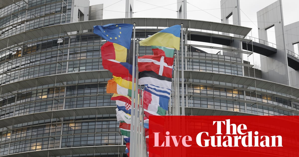 <title>Enquête de la police au Parlement européen sur une possible interférence russe : Suivez les dernières nouvelles de la guerre Russie-Ukraine en direct !</title><br />
<br />
La tension monte au Parlement européen alors que la police mène une enquête sur une éventuelle interférence russe. Cette affaire s'inscrit dans le contexte de la guerre en cours entre la Russie et l'Ukraine. Suivez en direct les derniers développements de cette situation tendue.<br />
<br />
Points importants de l'article :<br />
- Enquête de la police au Parlement européen<br />
- Possible interférence russe<br />
- Guerre en cours entre la Russie et l'Ukraine 2 <title>Enquête de la police au Parlement européen sur une possible interférence russe : Suivez les dernières nouvelles de la guerre Russie-Ukraine en direct !</title><br />
<br />
La tension monte au Parlement européen alors que la police mène une enquête sur une éventuelle interférence russe. Cette affaire s'inscrit dans le contexte de la guerre en cours entre la Russie et l'Ukraine. Suivez en direct les derniers développements de cette situation tendue.<br />
<br />
Points importants de l'article :<br />
- Enquête de la police au Parlement européen<br />
- Possible interférence russe<br />
- Guerre en cours entre la Russie et l'Ukraine - 1