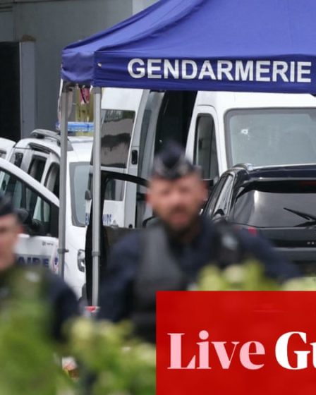 <p>Évasion de prison en France : Chasse à l'homme lancée après que des tireurs aient tué deux gardiens et libéré un détenu d'un fourgon - en direct</p><br />
<br />
<p>Un incident choquant s'est produit en France alors que des hommes armés ont attaqué un fourgon pénitentiaire, tuant deux gardiens et permettant à un détenu de s'échapper. Une chasse à l'homme a été lancée pour retrouver les coupables et le fugitif. Restez informé sur les derniers développements de cette affaire en direct.</p><br />
<br />
<ul><br /> <li>Attaque contre un fourgon pénitentiaire en France</li><br /> <li>Deux gardiens tués et un détenu en fuite</li><br /> <li>Chasse à l'homme lancée pour retrouver les coupables</li><br /> <li>Suivez les derniers développements en direct</li><br />
</ul> 34 <p>Évasion de prison en France : Chasse à l'homme lancée après que des tireurs aient tué deux gardiens et libéré un détenu d'un fourgon - en direct</p><br />
<br />
<p>Un incident choquant s'est produit en France alors que des hommes armés ont attaqué un fourgon pénitentiaire, tuant deux gardiens et permettant à un détenu de s'échapper. Une chasse à l'homme a été lancée pour retrouver les coupables et le fugitif. Restez informé sur les derniers développements de cette affaire en direct.</p><br />
<br />
<ul><br /> <li>Attaque contre un fourgon pénitentiaire en France</li><br /> <li>Deux gardiens tués et un détenu en fuite</li><br /> <li>Chasse à l'homme lancée pour retrouver les coupables</li><br /> <li>Suivez les derniers développements en direct</li><br />
</ul> - 33