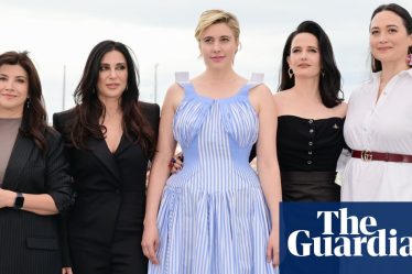 <h2>Greta Gerwig : "Plus de réalisatrices, mais encore du travail à faire" | Cannes 2024</h2><br />
<br />
<p>La réalisatrice américaine Greta Gerwig s'est exprimée sur la présence croissante de femmes derrière la caméra, tout en soulignant qu'il reste encore beaucoup à faire. Lors du festival de Cannes 2024, elle a partagé ses réflexions sur l'évolution de l'industrie cinématographique et les défis auxquels les femmes réalisatrices sont confrontées.</p><br />
<br />
<ul><br /> <li>Présence croissante de réalisatrices</li><br /> <li>Challenges pour les femmes derrière la caméra</li><br /> <li>Perspectives pour l'avenir de l'industrie cinématographique</li><br />
</ul> - 3