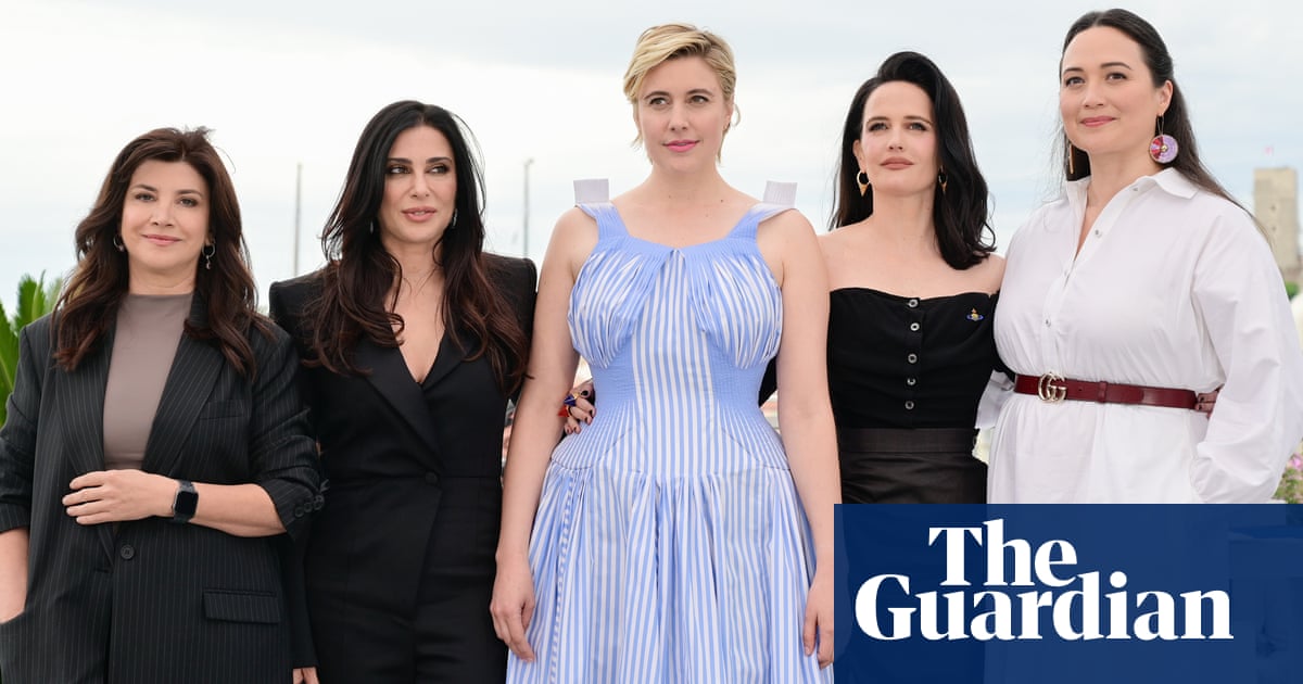 <h2>Greta Gerwig : "Plus de réalisatrices, mais encore du travail à faire" | Cannes 2024</h2><br />
<br />
<p>La réalisatrice américaine Greta Gerwig s'est exprimée sur la présence croissante de femmes derrière la caméra, tout en soulignant qu'il reste encore beaucoup à faire. Lors du festival de Cannes 2024, elle a partagé ses réflexions sur l'évolution de l'industrie cinématographique et les défis auxquels les femmes réalisatrices sont confrontées.</p><br />
<br />
<ul><br /> <li>Présence croissante de réalisatrices</li><br /> <li>Challenges pour les femmes derrière la caméra</li><br /> <li>Perspectives pour l'avenir de l'industrie cinématographique</li><br />
</ul> 2 <h2>Greta Gerwig : "Plus de réalisatrices, mais encore du travail à faire" | Cannes 2024</h2><br />
<br />
<p>La réalisatrice américaine Greta Gerwig s'est exprimée sur la présence croissante de femmes derrière la caméra, tout en soulignant qu'il reste encore beaucoup à faire. Lors du festival de Cannes 2024, elle a partagé ses réflexions sur l'évolution de l'industrie cinématographique et les défis auxquels les femmes réalisatrices sont confrontées.</p><br />
<br />
<ul><br /> <li>Présence croissante de réalisatrices</li><br /> <li>Challenges pour les femmes derrière la caméra</li><br /> <li>Perspectives pour l'avenir de l'industrie cinématographique</li><br />
</ul> - 1