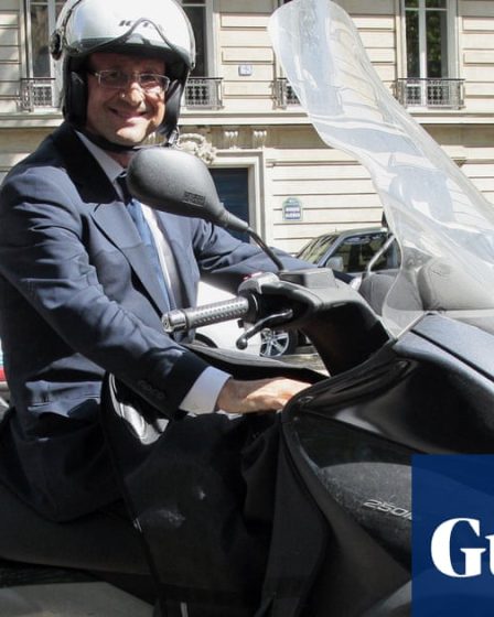 La "moto d'amour" de François Hollande vendue plus de 20 000 € aux enchères 44 La "moto d'amour" de François Hollande vendue plus de 20 000 € aux enchères - 43