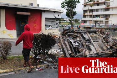 <br />
<br />
<h1>La situation en Nouvelle-Calédonie reste tendue après qu'un homme a été abattu par la police - Dernières informations</h1><br />
<br />
<p>Les tensions persistent en Nouvelle-Calédonie après qu'un homme a été tué par la police. Voici les dernières mises à jour sur la situation.</p><br />
<br />
<h2>Points importants de l'article :</h2><br />
<ul><br /> <li>Un homme abattu par la police en Nouvelle-Calédonie</li><br /> <li>Les tensions persistent dans la région</li><br /> <li>Dernières informations sur l'incident</li><br />
</ul><br />
<br /> - 3