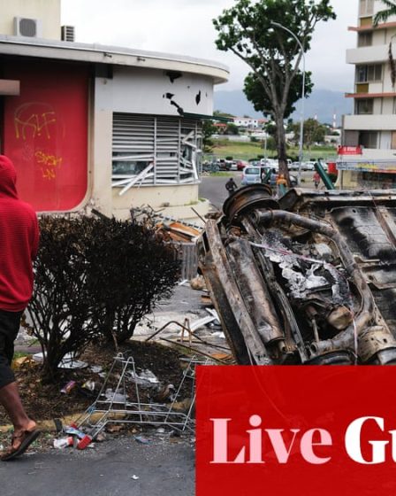 <br />
<br />
<h1>La situation en Nouvelle-Calédonie reste tendue après qu'un homme a été abattu par la police - Dernières informations</h1><br />
<br />
<p>Les tensions persistent en Nouvelle-Calédonie après qu'un homme a été tué par la police. Voici les dernières mises à jour sur la situation.</p><br />
<br />
<h2>Points importants de l'article :</h2><br />
<ul><br /> <li>Un homme abattu par la police en Nouvelle-Calédonie</li><br /> <li>Les tensions persistent dans la région</li><br /> <li>Dernières informations sur l'incident</li><br />
</ul><br />
<br /> - 5