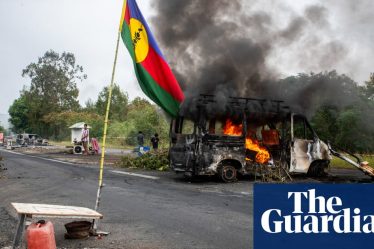 Nouvelle-Calédonie : Evacuation des touristes bloqués par l'Australie et la Nouvelle-Zélande<br />
<br />
L'agitation en Nouvelle-Calédonie a contraint l'Australie et la Nouvelle-Zélande à organiser des vols d'évacuation pour les touristes bloqués. La situation tendue sur l'île australienne a poussé les autorités à agir rapidement pour assurer la sécurité des voyageurs étrangers.<br />
<br />
Points importants de l'article :<br />
- L'Australie et la Nouvelle-Zélande envoient des vols d'évacuation en Nouvelle-Calédonie<br />
- La tension croissante sur l'île australienne force les autorités à agir<br />
- Les touristes étrangers sont pris en charge pour leur sécurité - 3