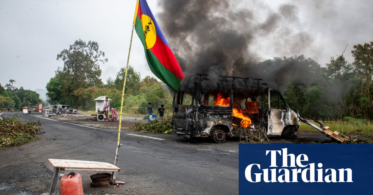 Nouvelle-Calédonie : Evacuation des touristes bloqués par l'Australie et la Nouvelle-Zélande<br />
<br />
L'agitation en Nouvelle-Calédonie a contraint l'Australie et la Nouvelle-Zélande à organiser des vols d'évacuation pour les touristes bloqués. La situation tendue sur l'île australienne a poussé les autorités à agir rapidement pour assurer la sécurité des voyageurs étrangers.<br />
<br />
Points importants de l'article :<br />
- L'Australie et la Nouvelle-Zélande envoient des vols d'évacuation en Nouvelle-Calédonie<br />
- La tension croissante sur l'île australienne force les autorités à agir<br />
- Les touristes étrangers sont pris en charge pour leur sécurité 2 Nouvelle-Calédonie : Evacuation des touristes bloqués par l'Australie et la Nouvelle-Zélande<br />
<br />
L'agitation en Nouvelle-Calédonie a contraint l'Australie et la Nouvelle-Zélande à organiser des vols d'évacuation pour les touristes bloqués. La situation tendue sur l'île australienne a poussé les autorités à agir rapidement pour assurer la sécurité des voyageurs étrangers.<br />
<br />
Points importants de l'article :<br />
- L'Australie et la Nouvelle-Zélande envoient des vols d'évacuation en Nouvelle-Calédonie<br />
- La tension croissante sur l'île australienne force les autorités à agir<br />
- Les touristes étrangers sont pris en charge pour leur sécurité - 1