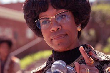 Critique de « Shirley » : devriez-vous regarder le film Netflix de Regina King ? - 13