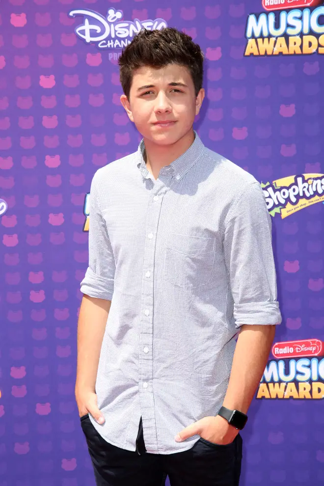 Sabrina Carpenter sort avec l'histoire, de ses ex-petits amis présumés à la personne avec qui elle sort... 10 Sabrina Carpenter est sortie avec Bradley Steven Perry quand elle avait 15 ans