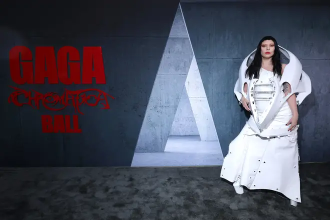 Lady Gaga est-elle vraiment enceinte ? Les rumeurs de grossesse expliquées 4 Lady Gaga vient de sortir le HBO Original 'Gaga Chromatica Ball'
