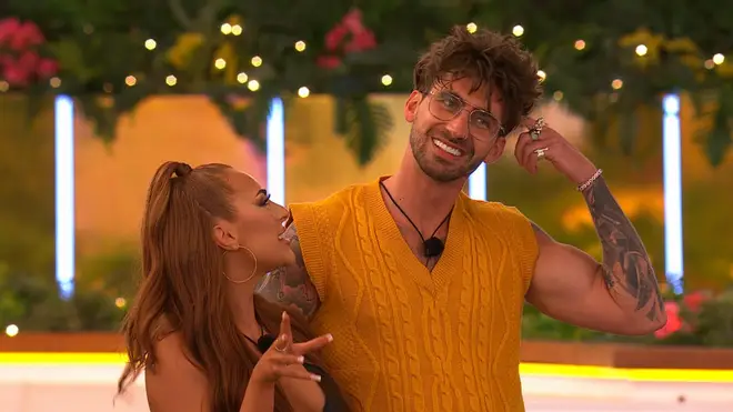 La vie de Chris Taylor après Love Island, y compris son âge, ses ex-petites amies, sa taille et plus 5 Chris et Demi sur Love Island All Stars