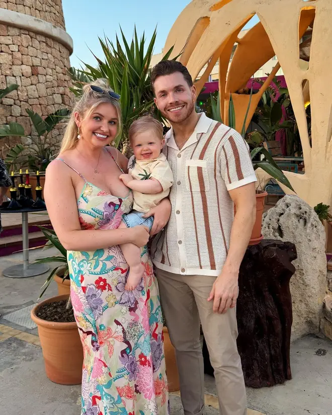 La vie d'Amy Hart après Love Island, y compris son âge, son emploi et son partenaire 7 Amy Hart a annoncé sa grossesse en 2022