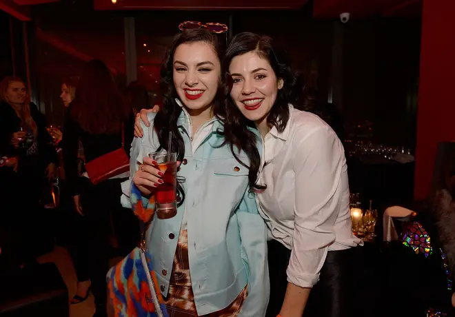 De qui parlent les paroles « Girl, So Confusing » de Charli XCX ? La signification expliquée 4 Les paroles de Girl, So Confusing de Charli XCX parlent-elles de Marina ?