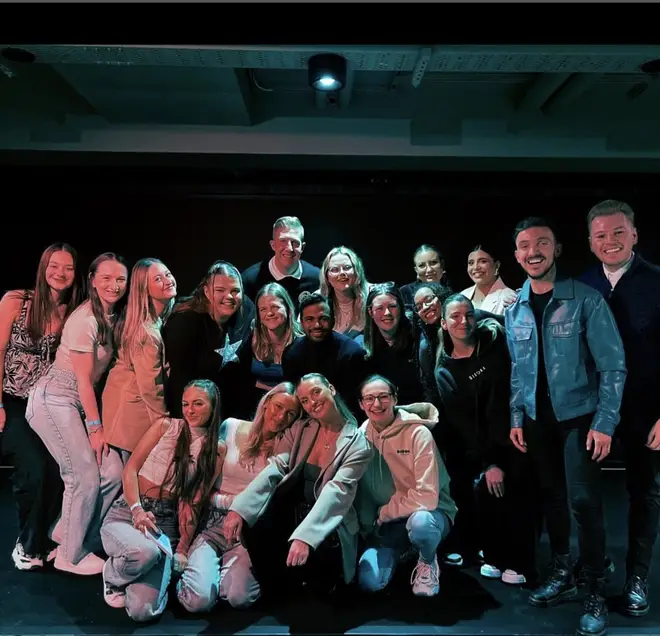 Toutes les dernières nouvelles sur la musique solo de Perrie Edwards 5 Perrie a organisé une soirée d'écoute exclusive pour son