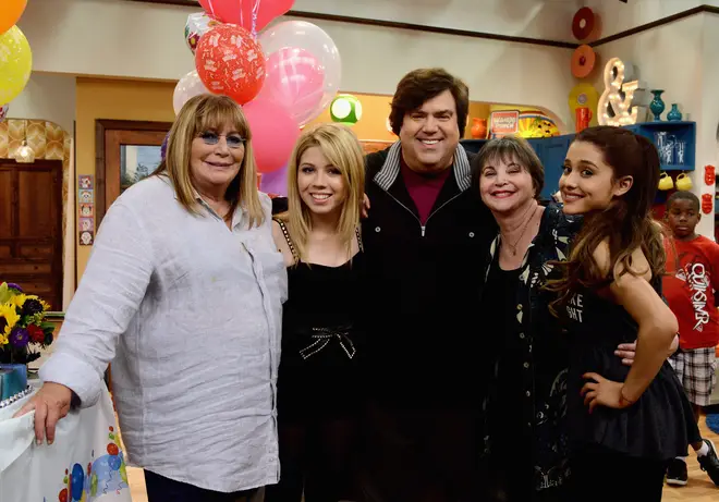 Ariana Grande brise le silence sur les allégations de Nickelodeon 6 Ariana Grande est apparue dans Victorious et Sam & Cat de Dan Schneider