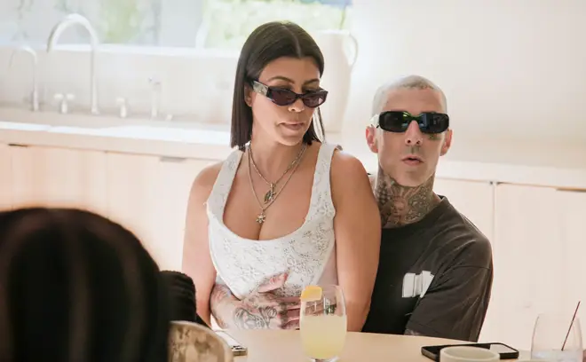 Kourtney Kardashian emménage avec Travis Barker après deux ans de mariage 6 Travis Barker et Kourtney Kardashian sont devenus officiels en 2021