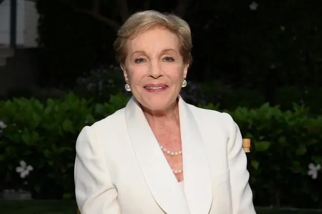 La Chronique des Bridgerton est-elle terminée ? Voici ce qui arrive à Lady Whistledown dans les livres 8 Julie Andrews continuera-t-elle à raconter Bridgerton dans le rôle de Lady Whistledown ?