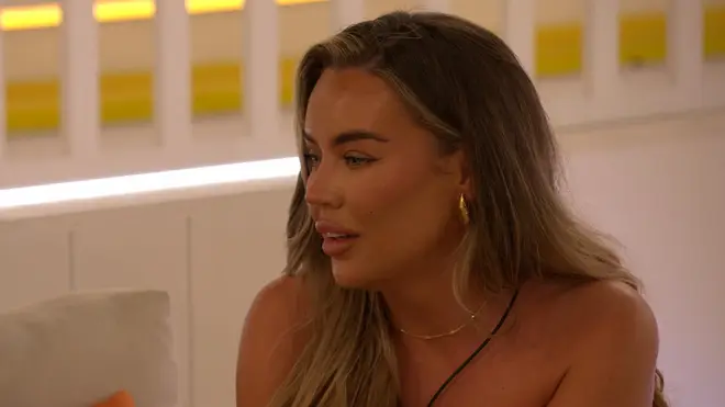 Les fans de Love Island craignent que la préférée des fans, Samantha Kenny, ne quitte la série 6 Samantha Kenny a pleuré après que Joey Essex et Grace Jackson se soient embrassés devant elle
