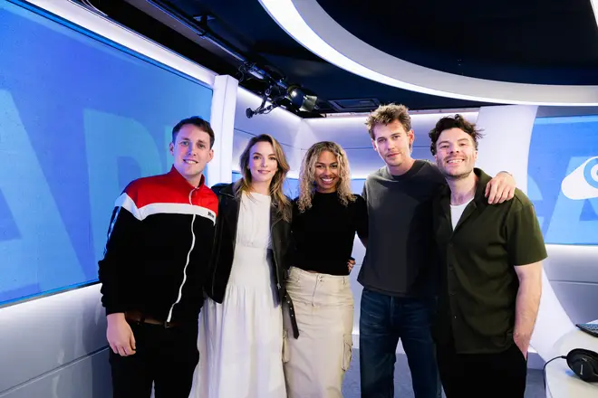 Jodie Comer et Austin Butler révèlent une mesure de sécurité coupée de « The Bikeriders » sur... 4 Jodie et Austin ont rencontré l'équipe de Capital Breakfast