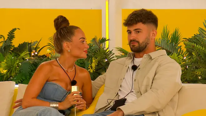 Nicole Samuel de Love Island avant la villa et un examen plus approfondi de sa transformation 4 Nicole est en couple avec Ciaran dans la villa Love Island
