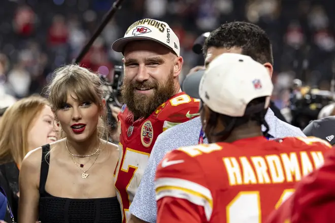 Travis Kelce explique pourquoi il est « tombé » amoureux de Taylor Swift dans une admission adorable 4 Taylor Swift et Travis Kelce sont ensemble depuis près d'un an