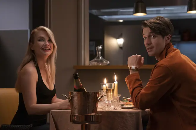 Quand sort la saison 4 d’Emily In Paris ? Dates de sortie, distribution et ce qui va se passer 5 Camille a révélé qu'elle était enceinte dans la troisième saison d'Emily in Paris.