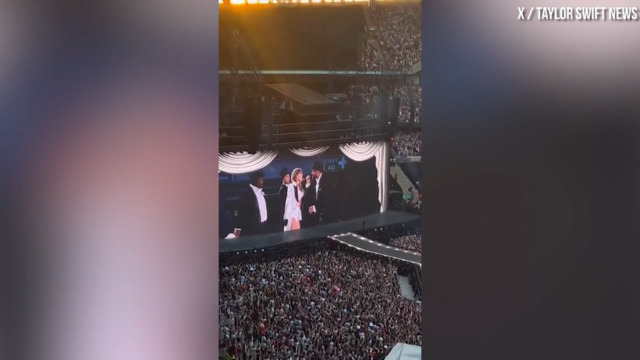 Les fans de Taylor Swift interpellent Dave Grohl pour avoir laissé entendre qu'elle ne joue pas en live - 4