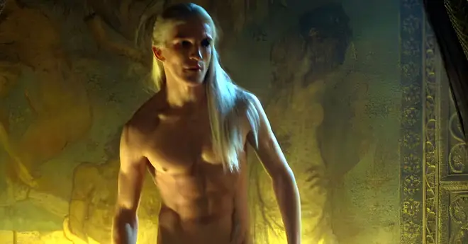 Les fans de House of The Dragon critiquent les téléspectateurs pour avoir humilié Ewan Mitchell pour une scène de nu 4 Ewan Mitchell dans le rôle d'Aemond dans House of the Dragon