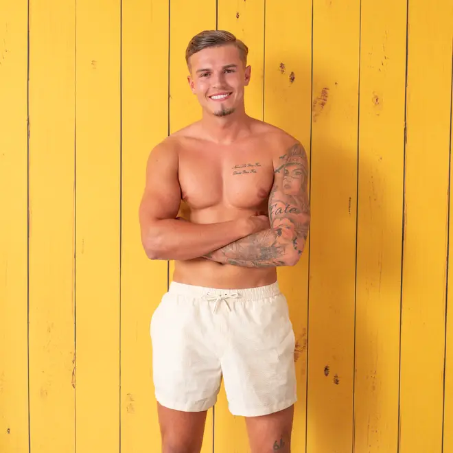 Qui est Hugo de Love Island ? 4 faits que vous devez savoir, y compris son lien TOWIE 5 Hugo était une bombe de Casa Amor