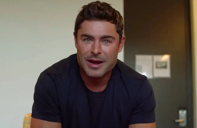 La blessure à la mâchoire et la chirurgie plastique de Zac Efron expliquées 4 Une image du menton et de la mâchoire plus grands de Zac est devenue virale en avril 2021