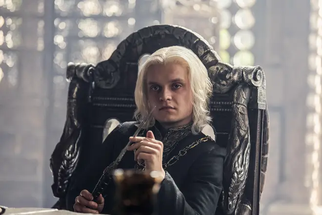 Tom Glynn-Carney de House Of The Dragon répond aux rumeurs du jeune Haymitch Hunger Games 6 Tom Glynn-Carney dans le rôle d'Aegon dans House of the Dragon